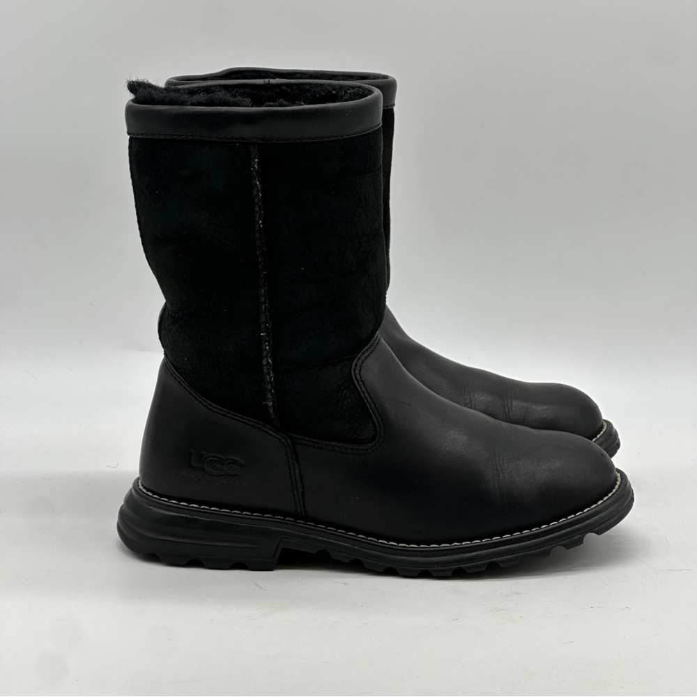 UGG Brooks Short Boots. Size 6